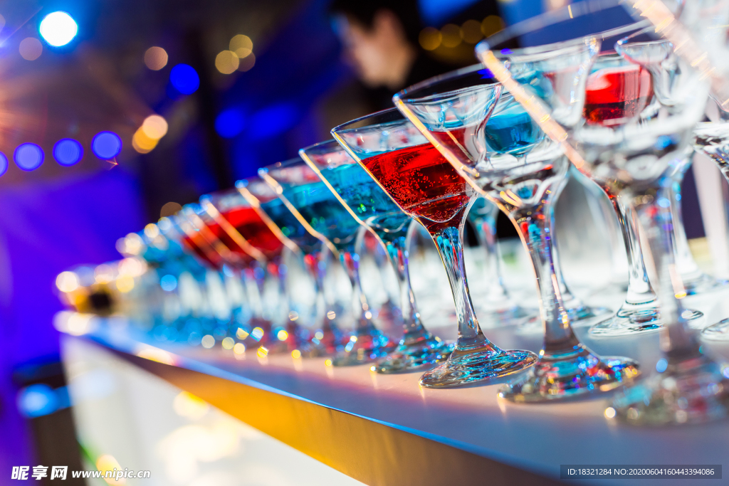 鸡尾酒酒吧 五彩