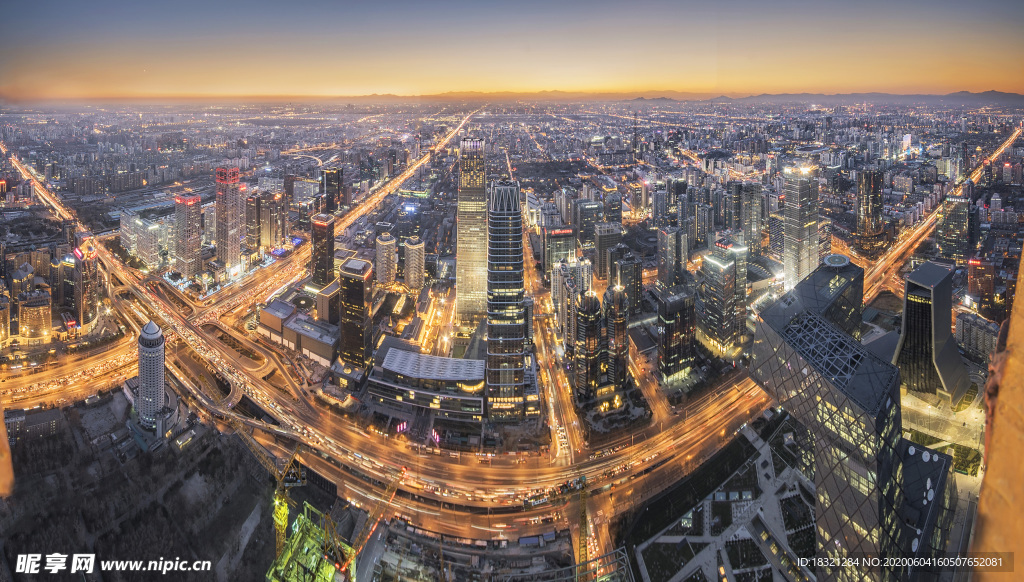 城市繁华道路夜景