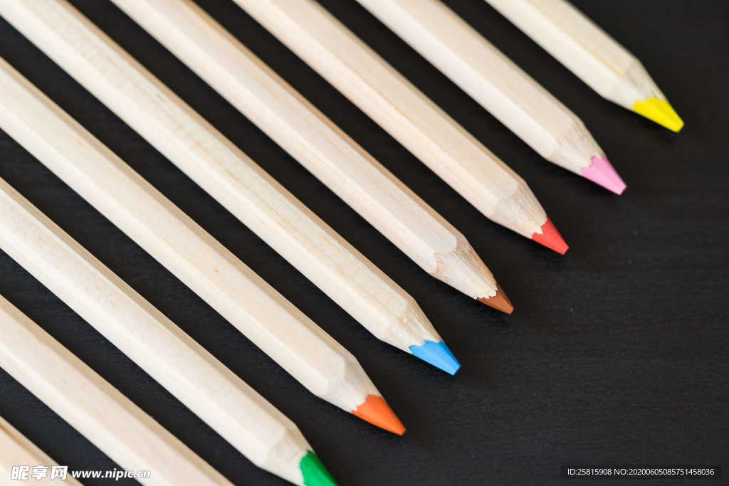 铅笔彩色铅笔画笔图片