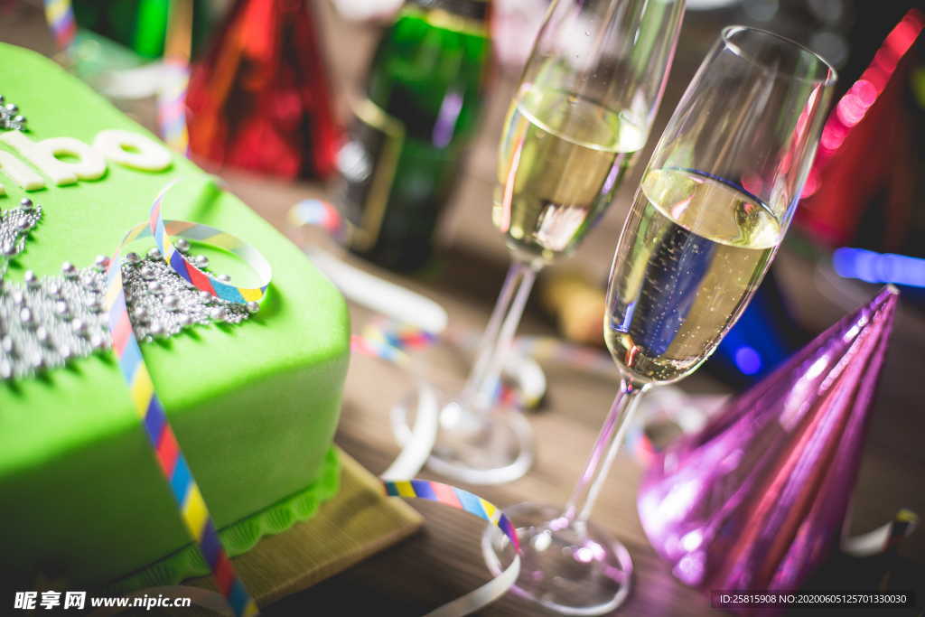 香槟酒水高脚杯图片