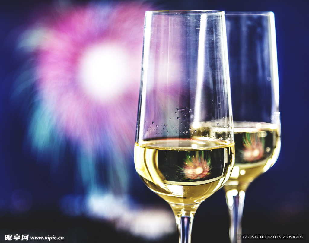 香槟酒水高脚杯图片