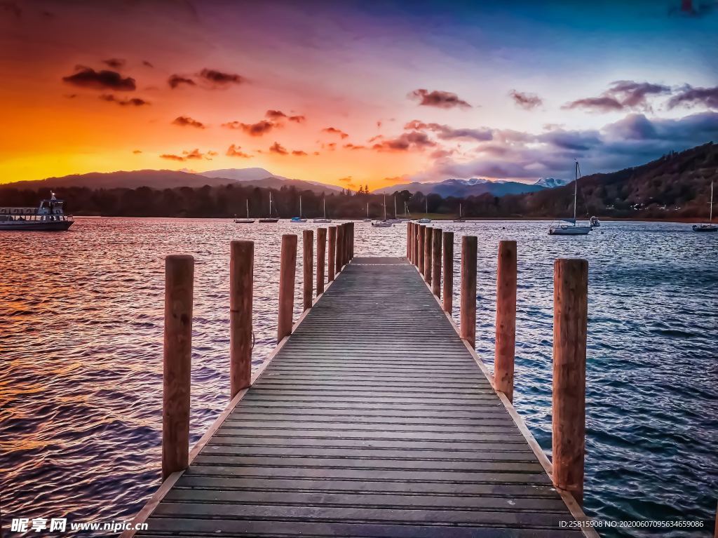 栈桥木质栈桥图片