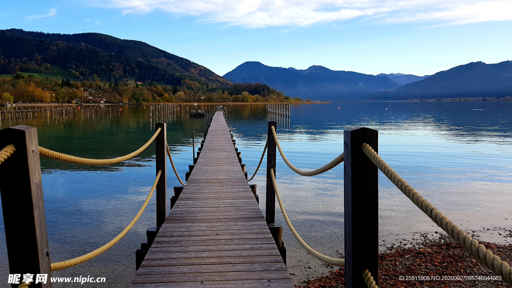 栈桥木质栈桥图片
