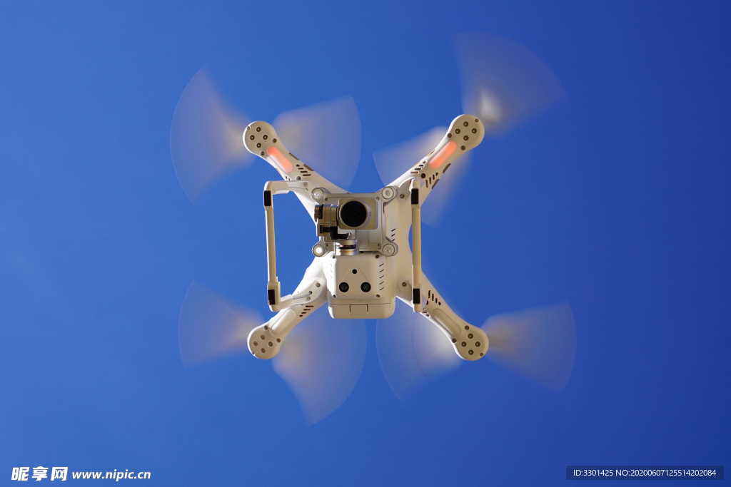 飞行的无人机