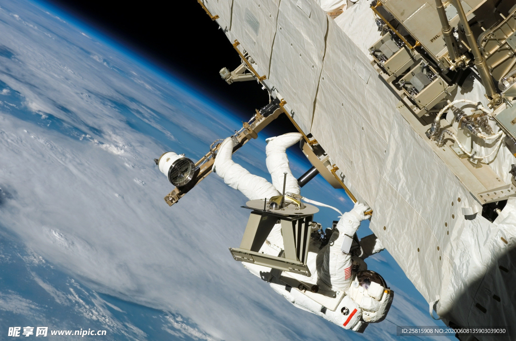 宇航员太空图片