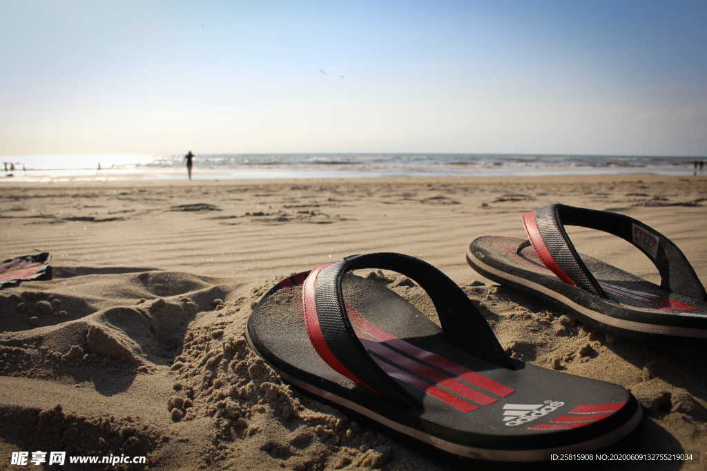 拖鞋人字拖平拖图片