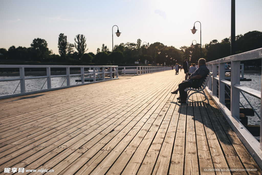 海边栈桥码头栈桥