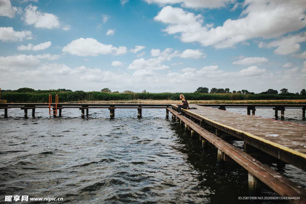 海边栈桥码头栈桥