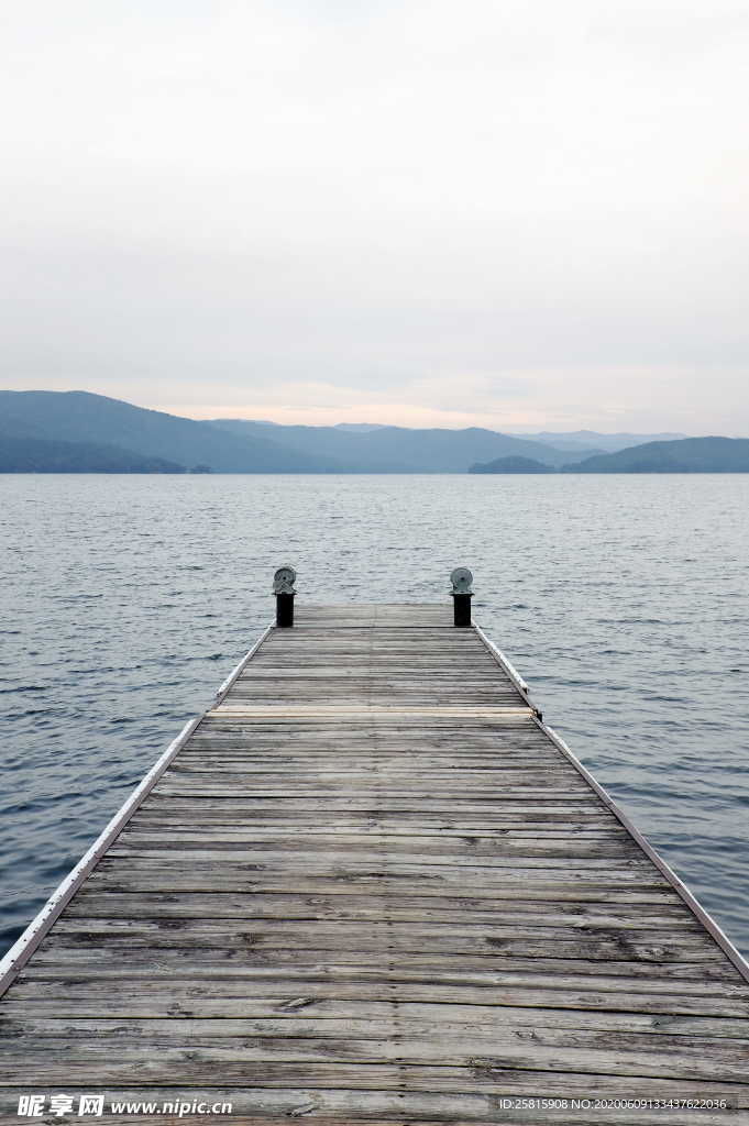 海边栈桥码头栈桥