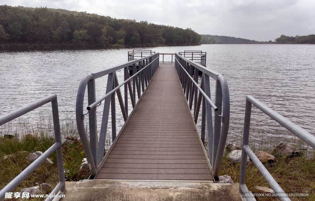 海边栈桥码头栈桥