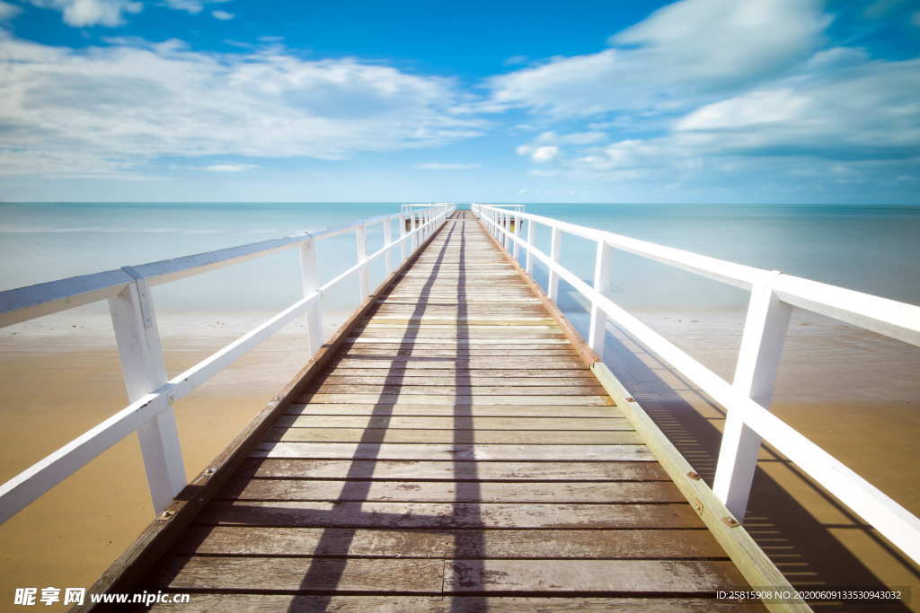 海边栈桥码头栈桥