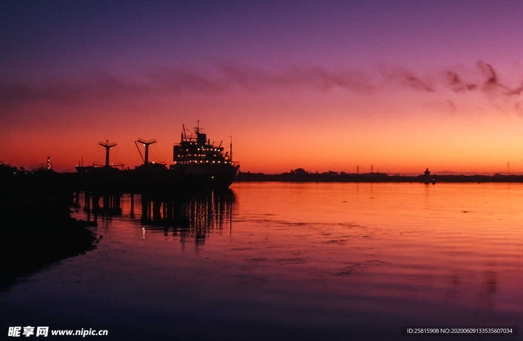 海边栈桥码头栈桥