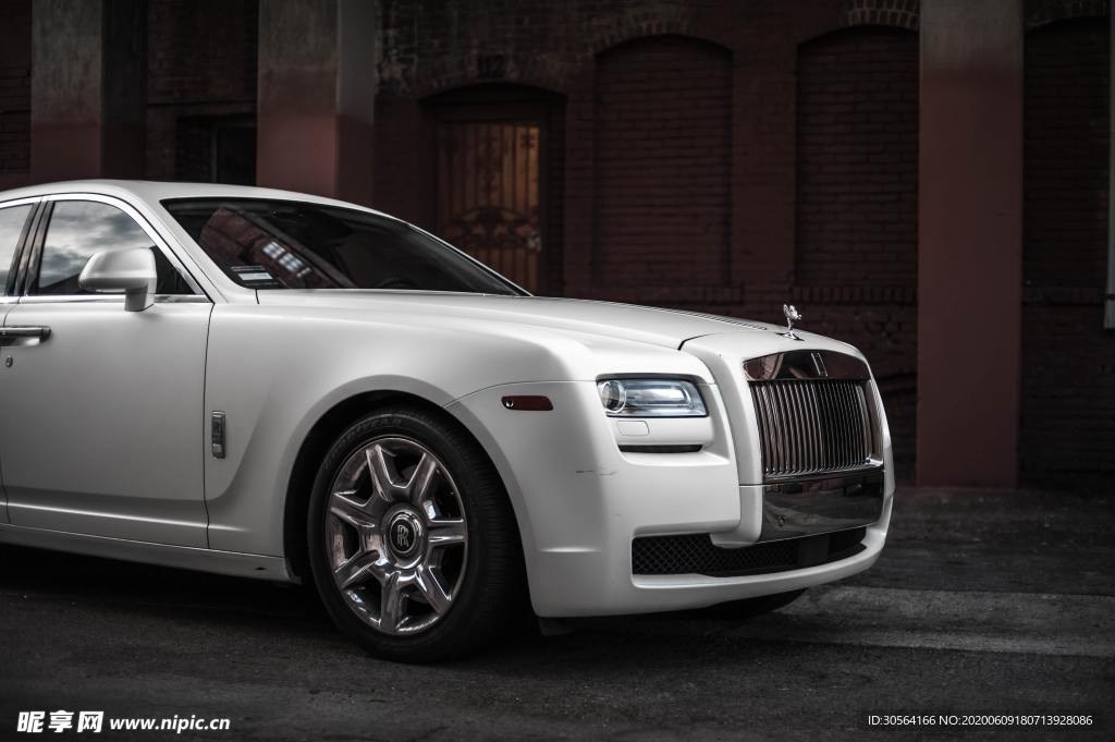 跑车豪车轿车街道城市建筑