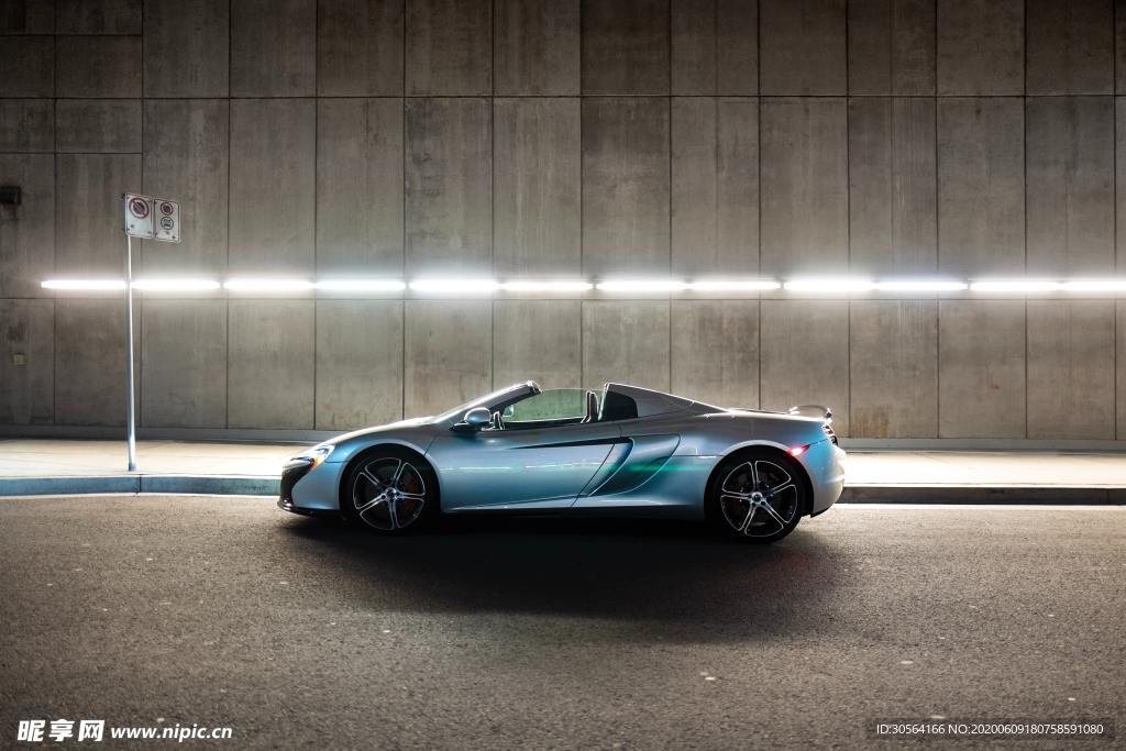 跑车豪车轿车街道城市建筑