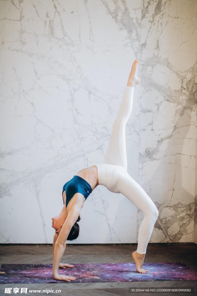 瑜伽柔美女性运动健身柔软背景