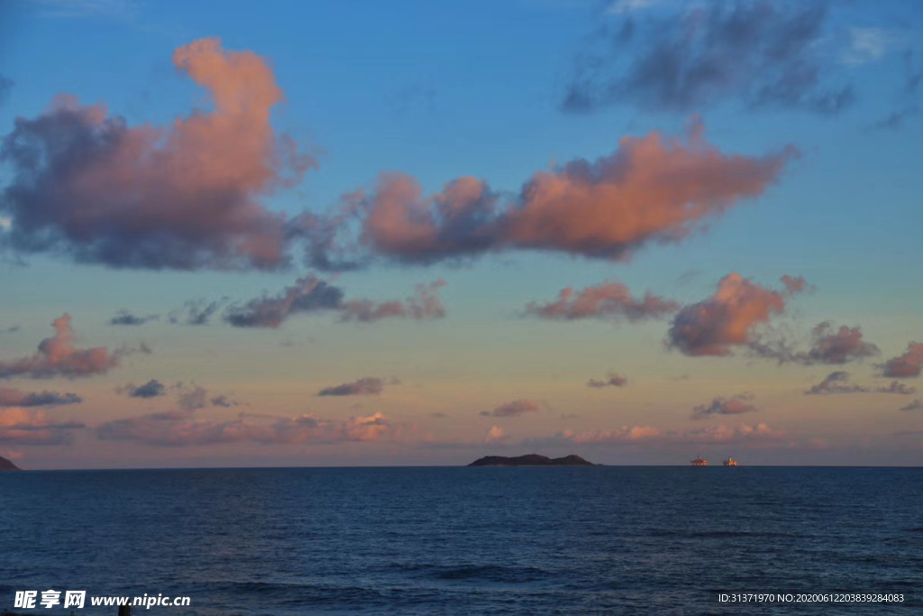 傍晚海上云彩