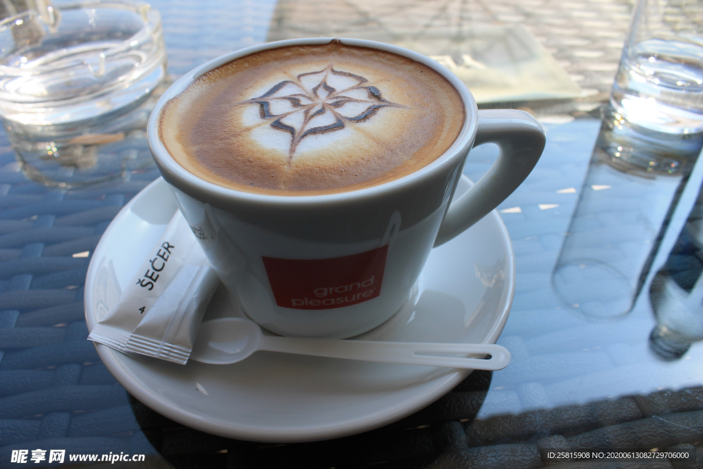 咖啡拉花花式咖啡图片