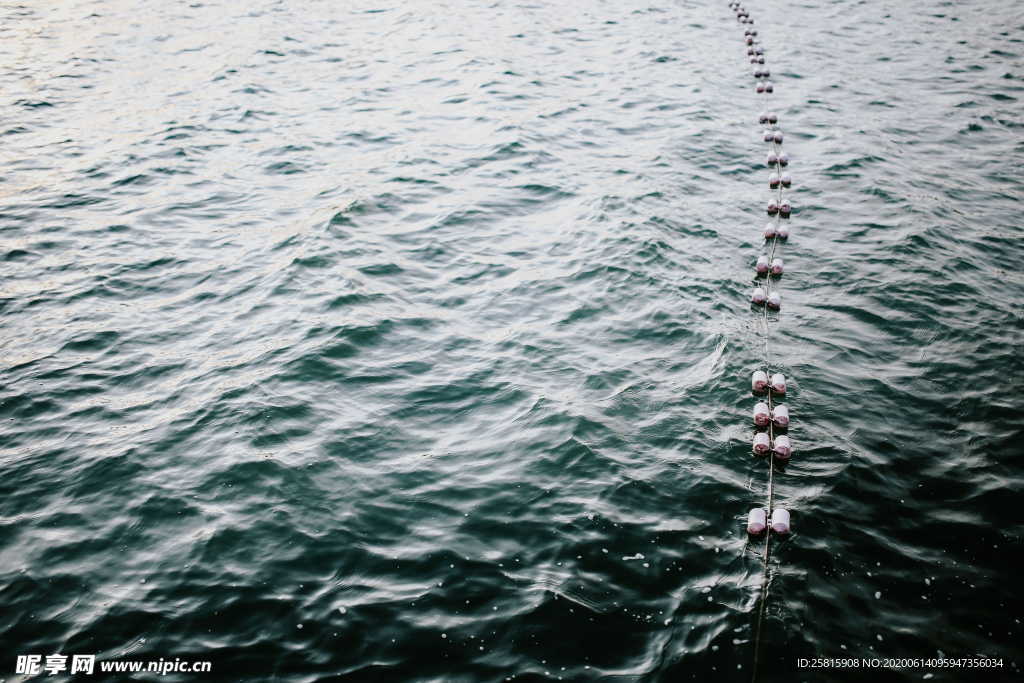 水面波纹图案背景图片