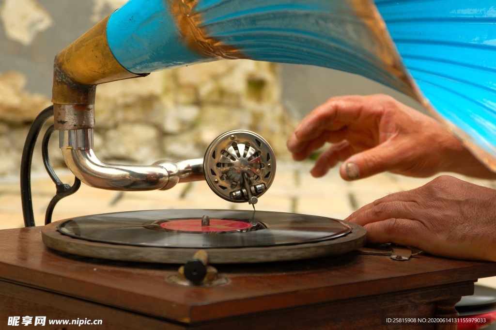 留声机古董文物图片