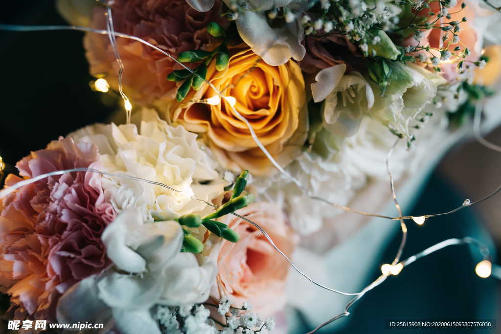 玫瑰花捧花插花浪漫图片