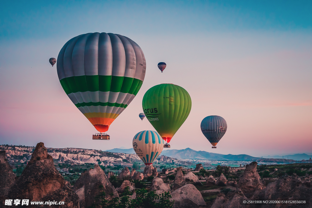 热气球缤纷绚丽图片