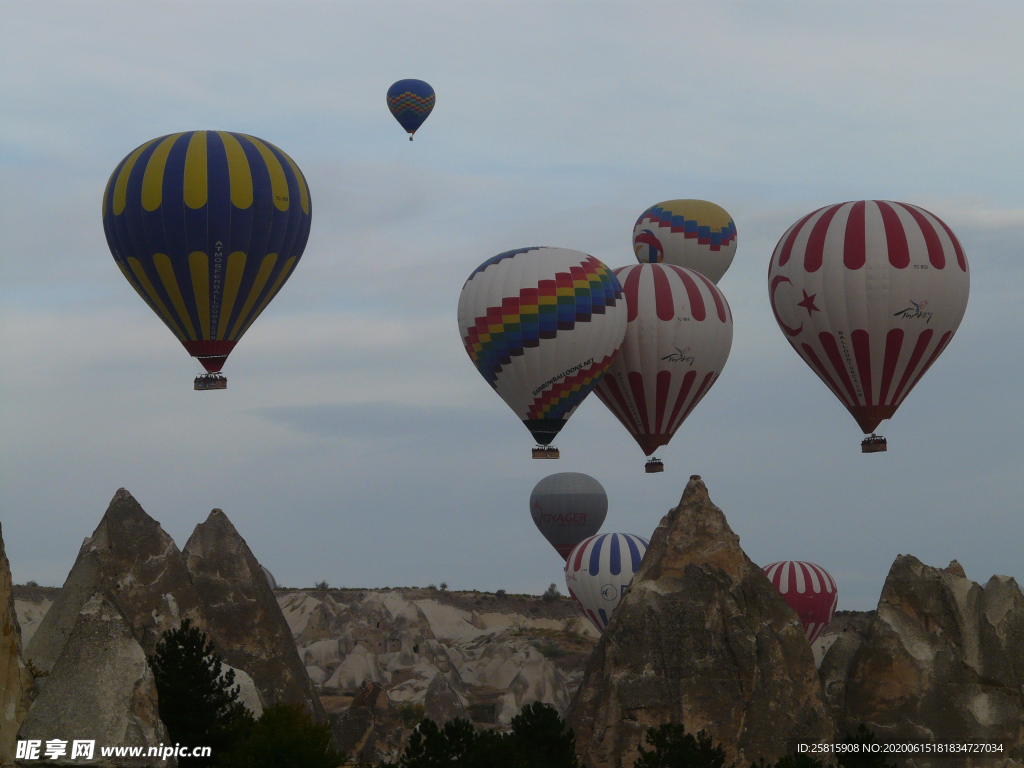 热气球缤纷绚丽图片