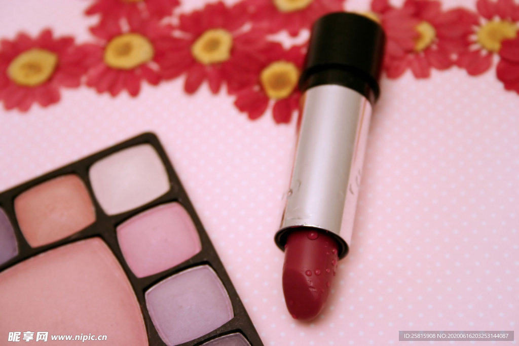 口红化妆品图片