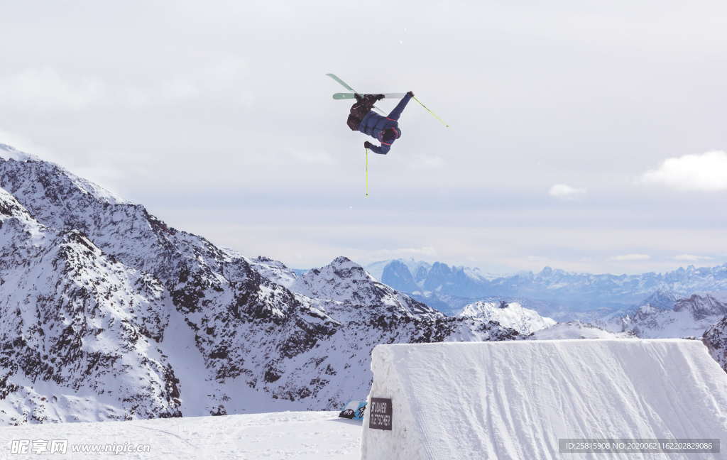 滑雪运动滑雪板图片