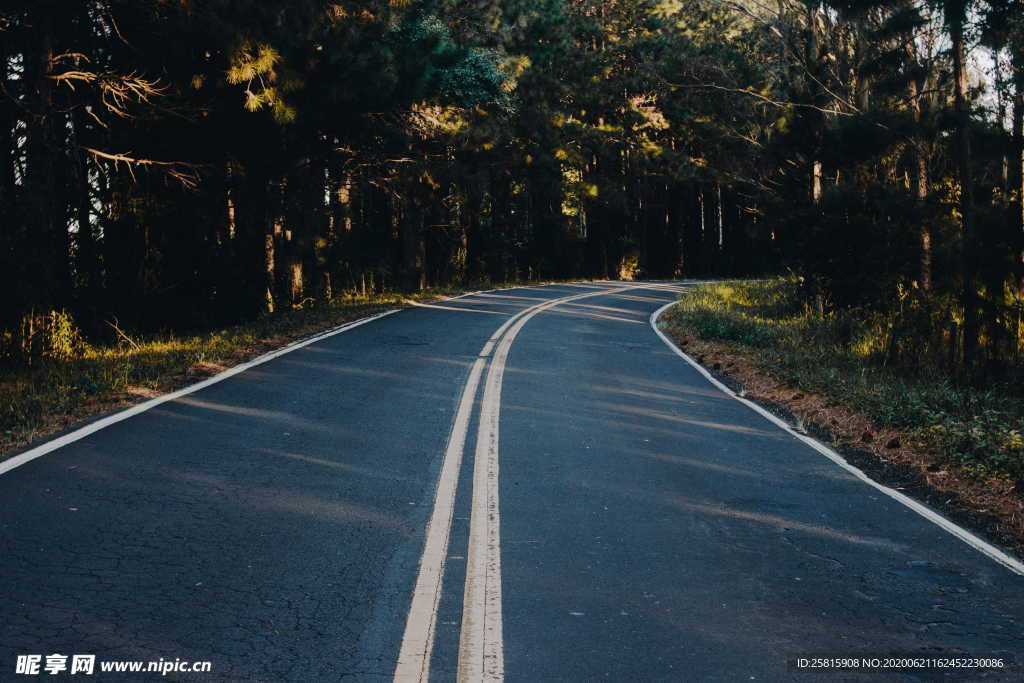 公路马路山路小道路面图片