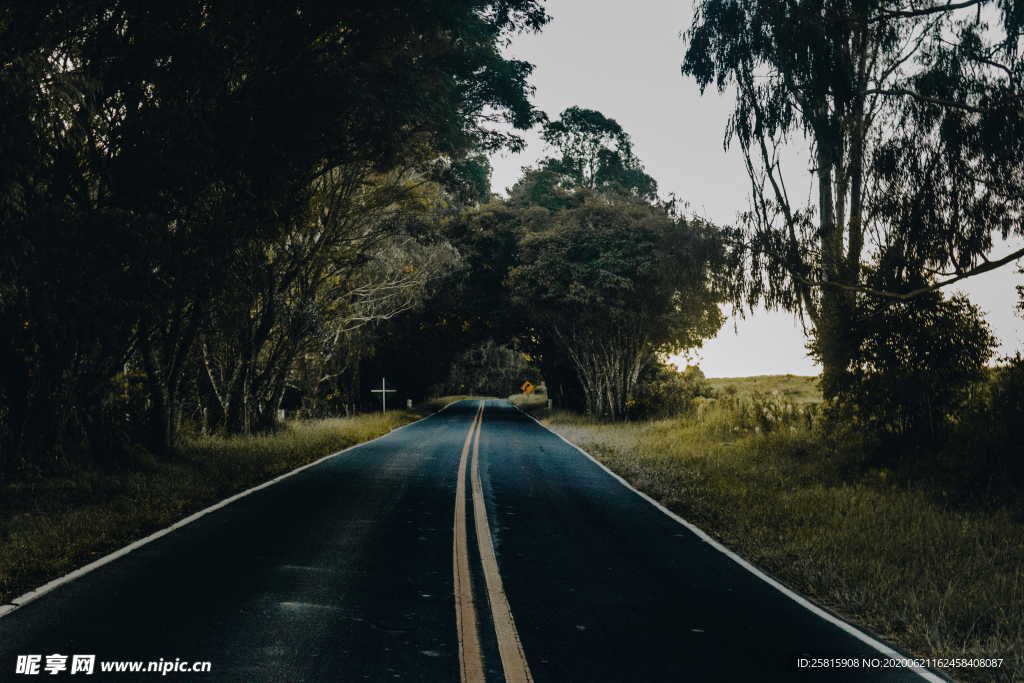 公路马路山路小道路面图片