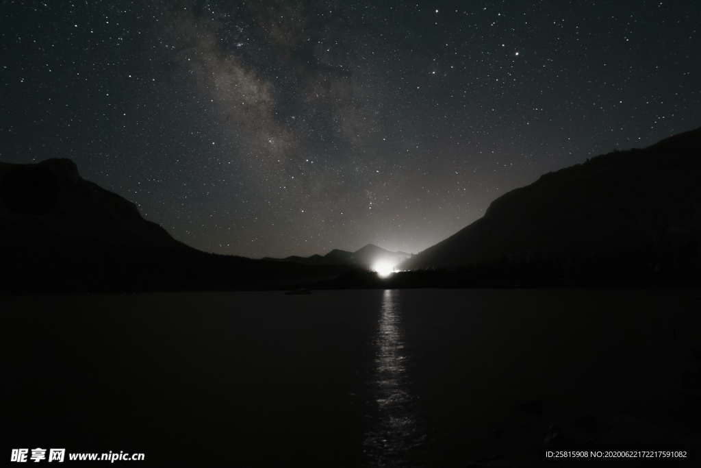 山川剪影风景图片