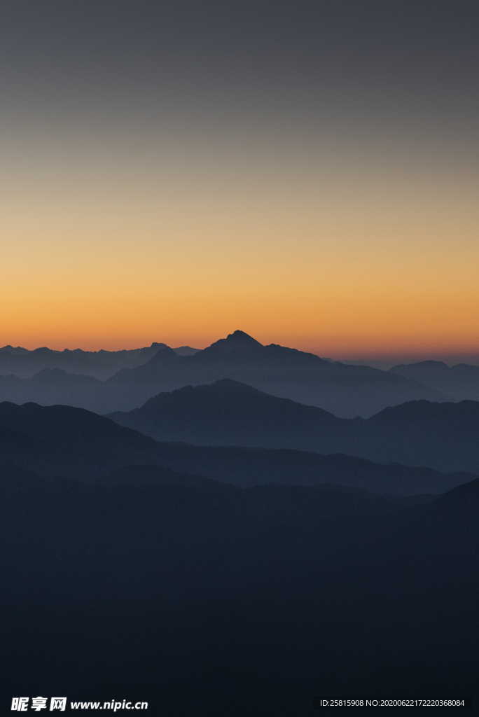 山川剪影风景图片