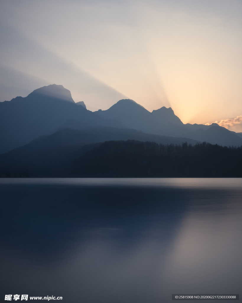 山川剪影风景图片