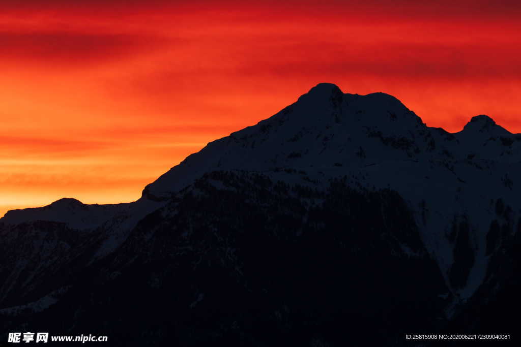 山川剪影风景图片