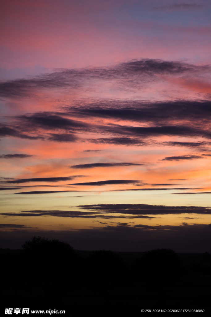 山川剪影风景图片