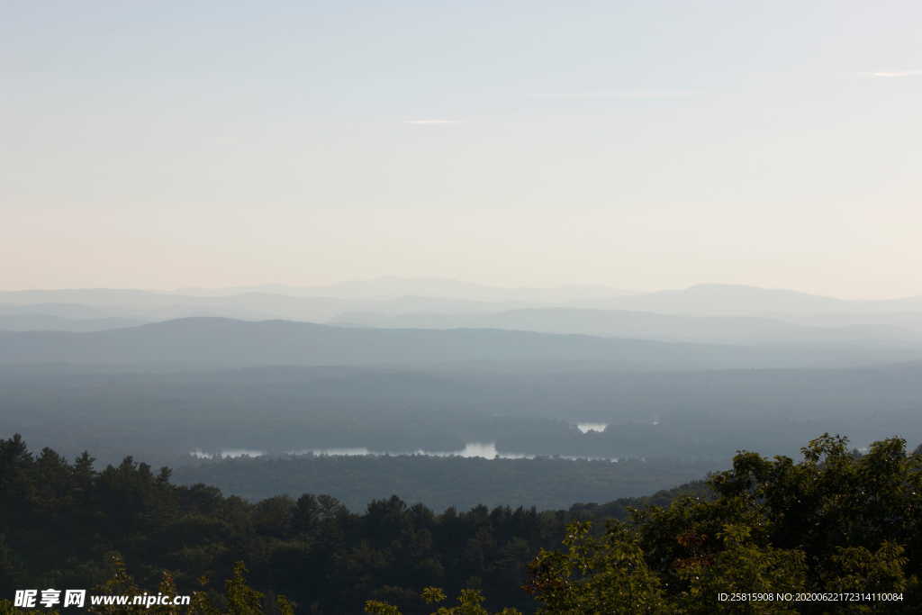 山川剪影风景图片