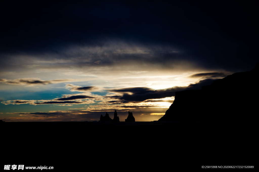 山川剪影风景图片