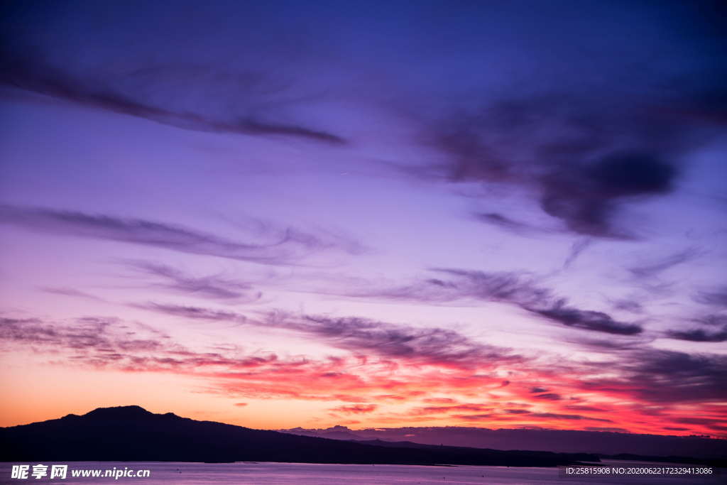 山川剪影风景图片