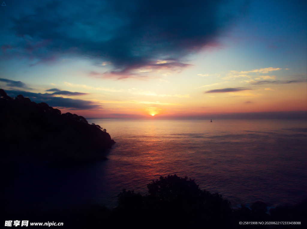 山川剪影风景图片