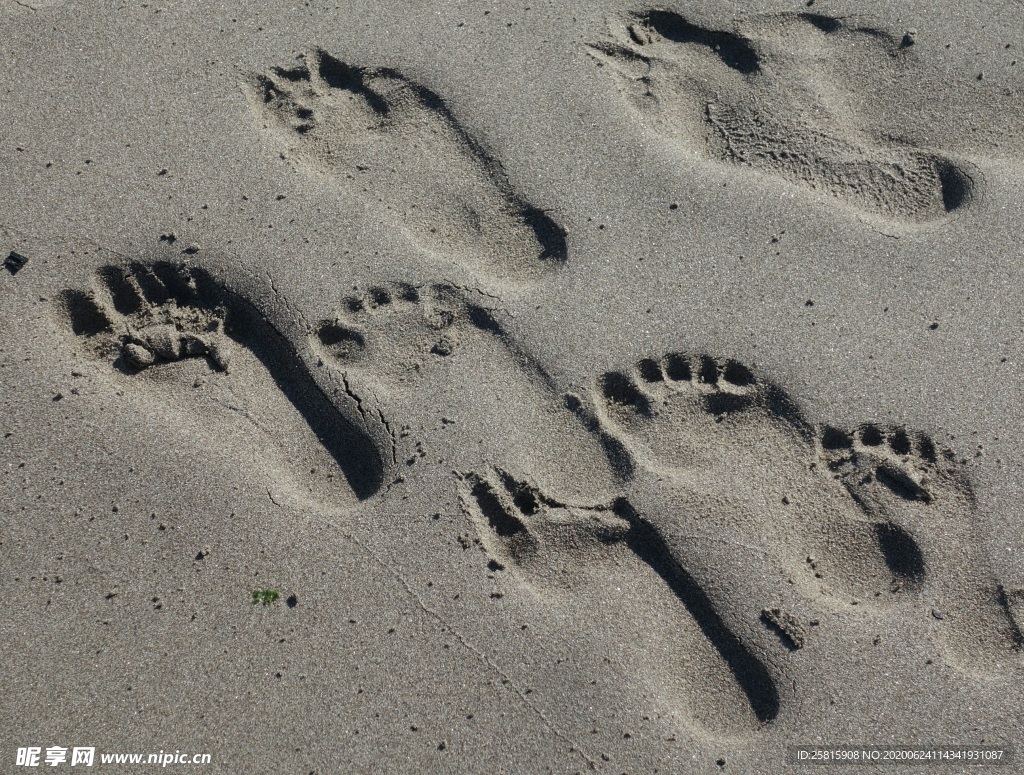 脚印鞋印足迹痕迹图片