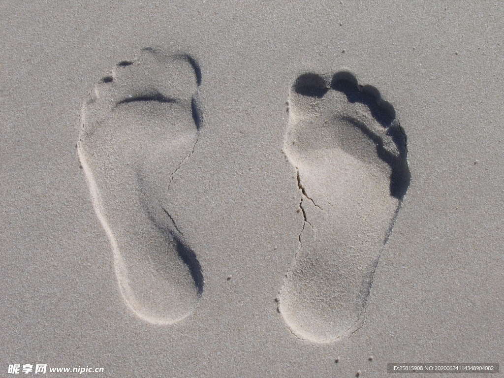 脚印鞋印足迹痕迹图片