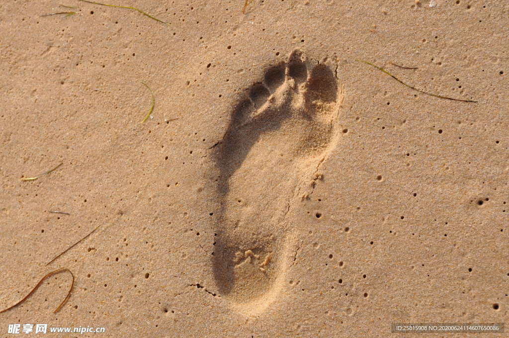 脚印鞋印足迹痕迹图片