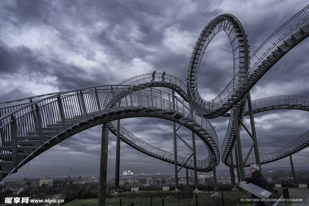 过山车惊险刺激图片