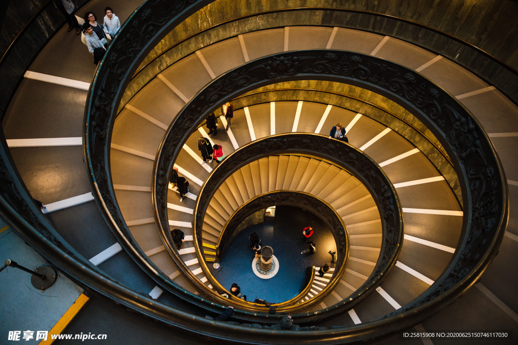 螺旋楼梯旋转楼梯图片