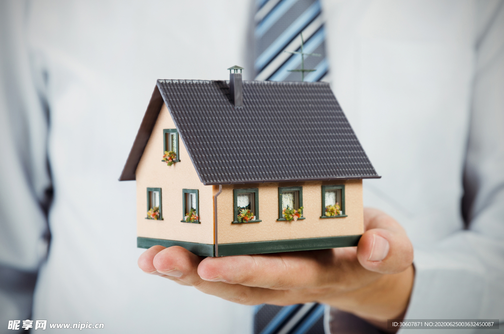 手捧房子