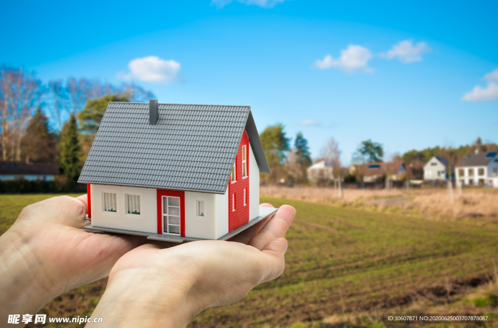 手捧房子