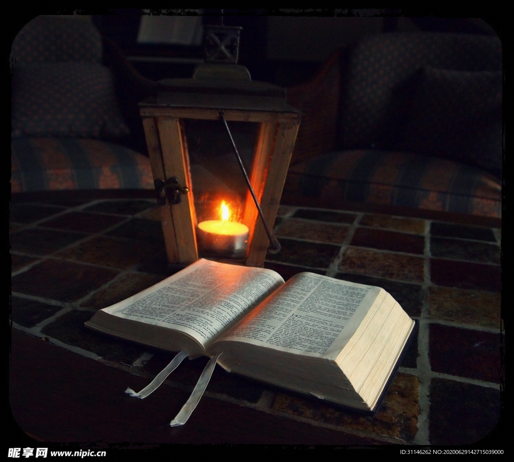 烛光下的阅读