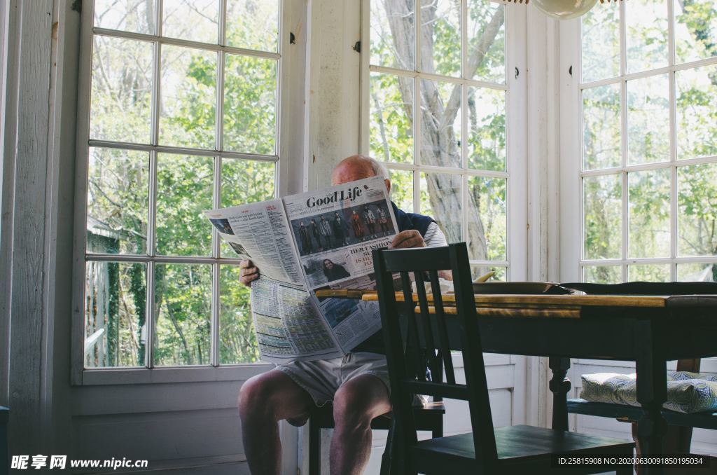 看报阅读图片