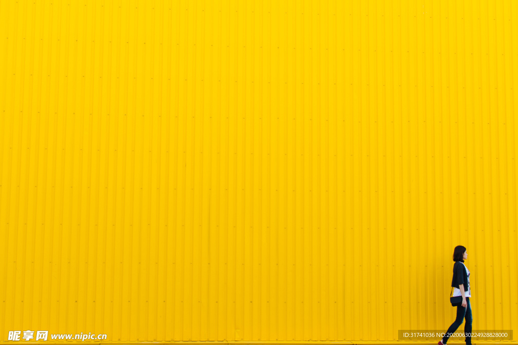 黄色背景