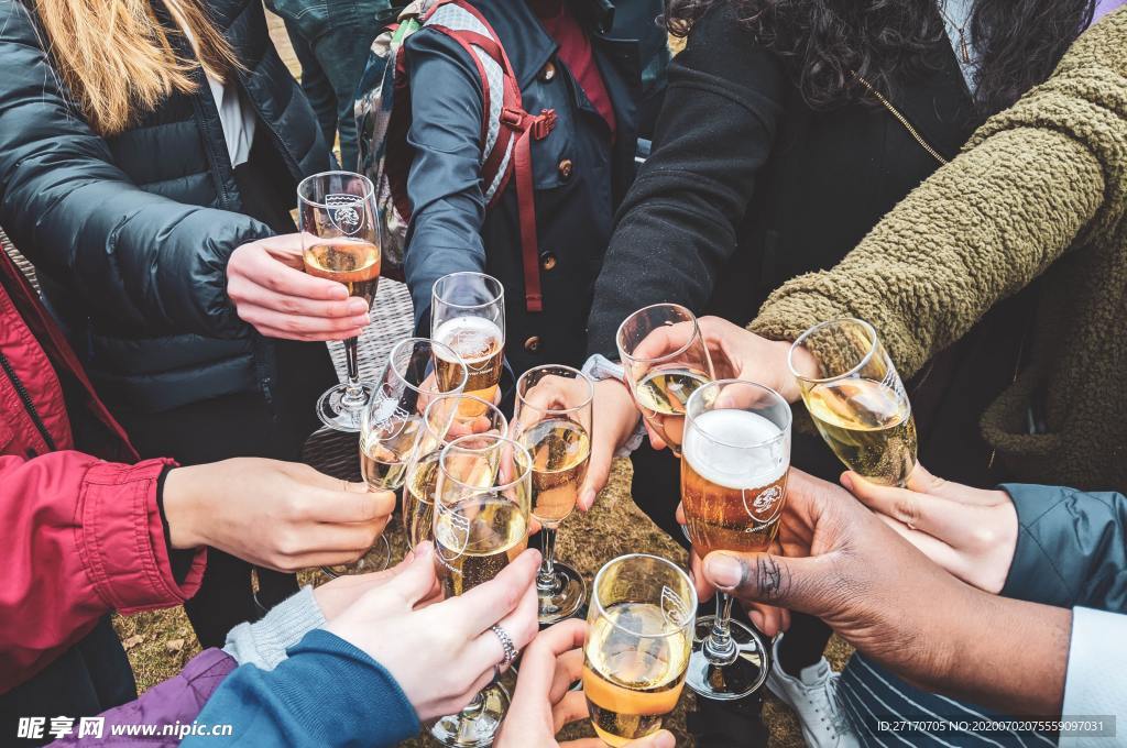 毕业后饮酒派对